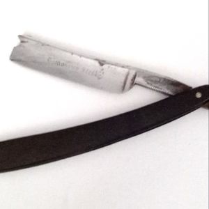 Vintage Wilbert Damascus Steel Black Straight Razor